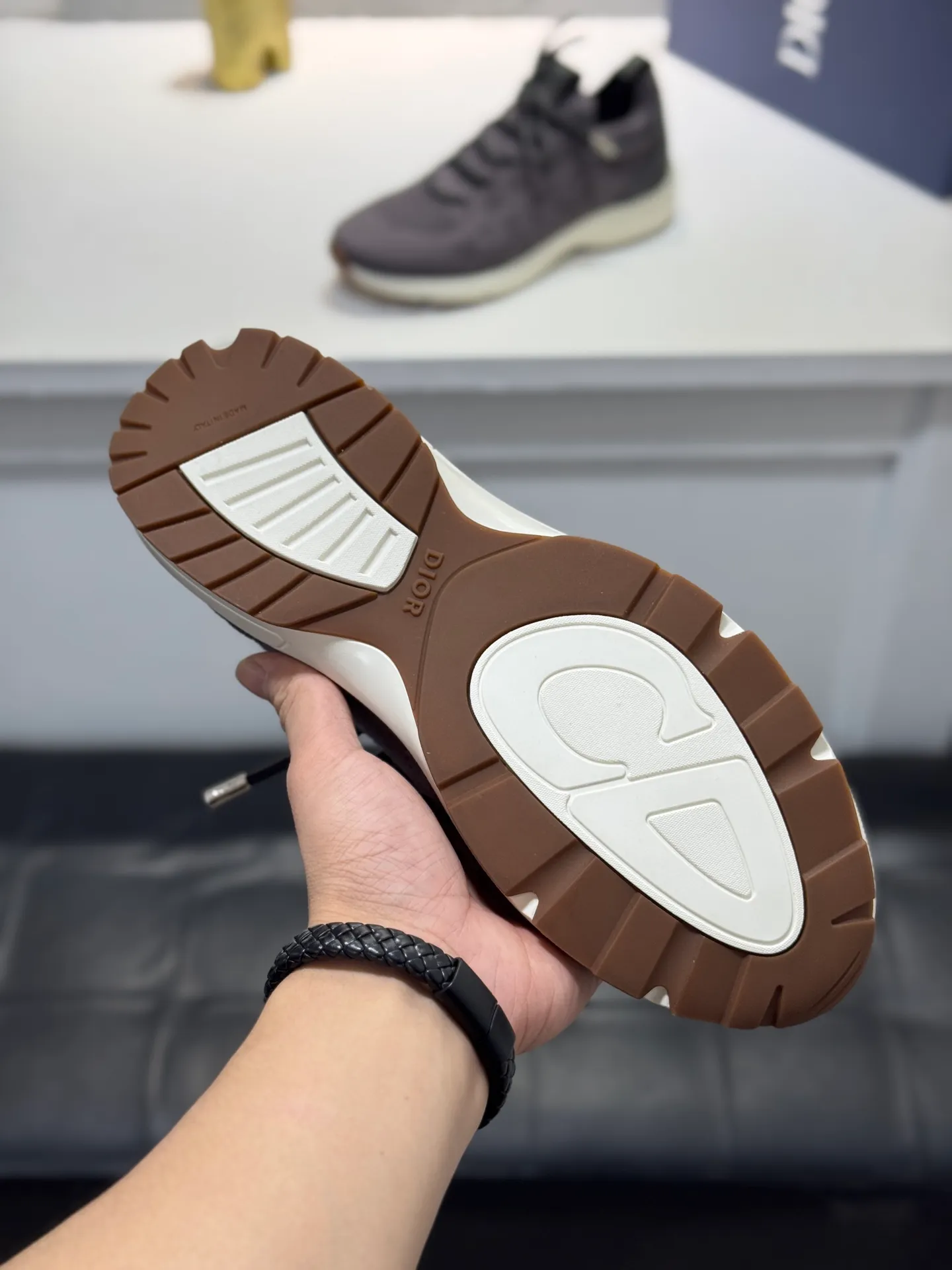 Men's shoes💰400【New style】🎠🎠Dior🔍Top purchasing agent🇮🇹 Di The new super-popular sneakers from the popular sneakers are synchronized with the new counters. The uppers are made of flying woven fabrics, and the logo logo on the tongue is perfectly reproduced with complex craftsmanship that is a must-have for fashionistas. The soles: the original soles are specially provided by the original factory, and the exclusive molded soles are super comfortable. The original factory orders, 🔍🔍multiple colors are available, you can go in and out of the counter at will, welcome to compare, a must-have for fashionable men. Code number: 38-44 (45 customized